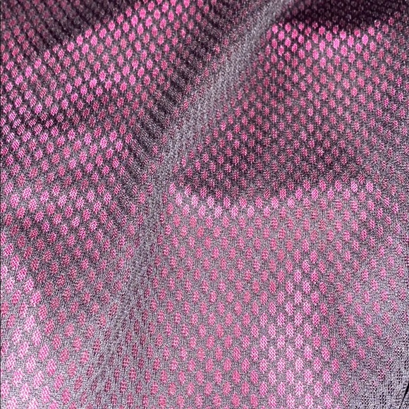 A muscle shirt - Picture 2 of 4